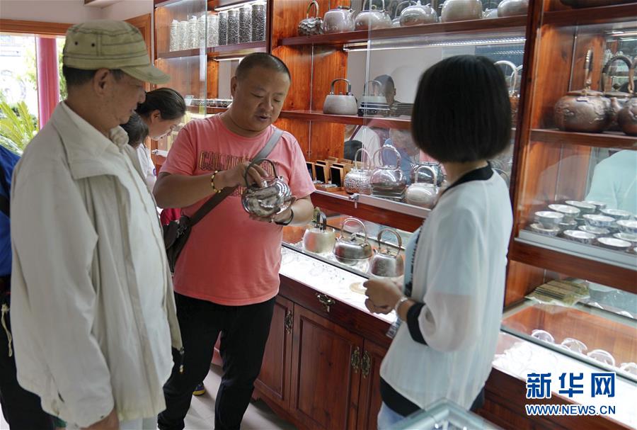 (在習近平新時代中國特色社會主義思想指引下——新時代新作為新篇章·總書記關(guān)心的百姓身邊事·圖文互動)(3)留住鄉(xiāng)愁 綻放新顏——傳統(tǒng)村落保護激發(fā)鄉(xiāng)村活力