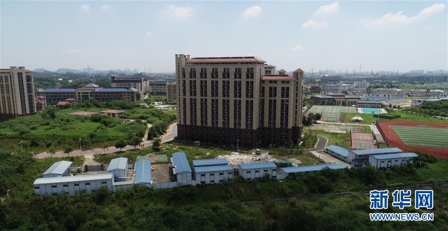 (在習近平新時代中國特色社會主義思想指引下——新時代新作為新篇章·圖文互動)(1)“我們給火箭做減重”——高校科技創新進行時