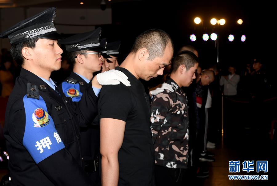 (新華全媒頭條·圖文互動(dòng))(3)擊楫中流正當(dāng)時(shí)——全國掃黑除惡專項(xiàng)斗爭(zhēng)推進(jìn)紀(jì)實(shí)