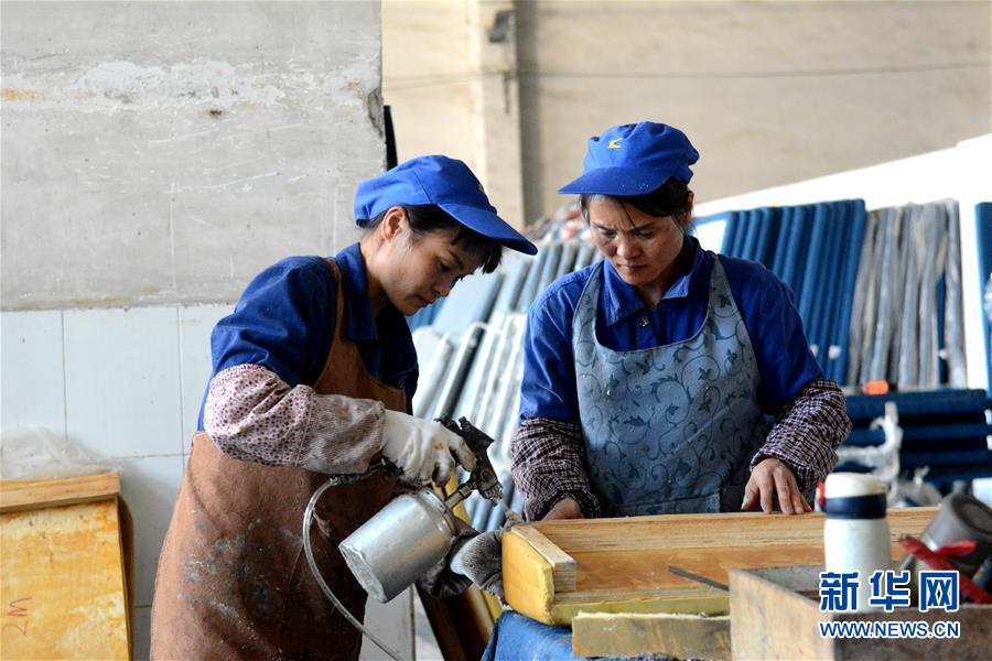 (新春走基層·圖文互動)(1)聾啞姐妹的無聲春運