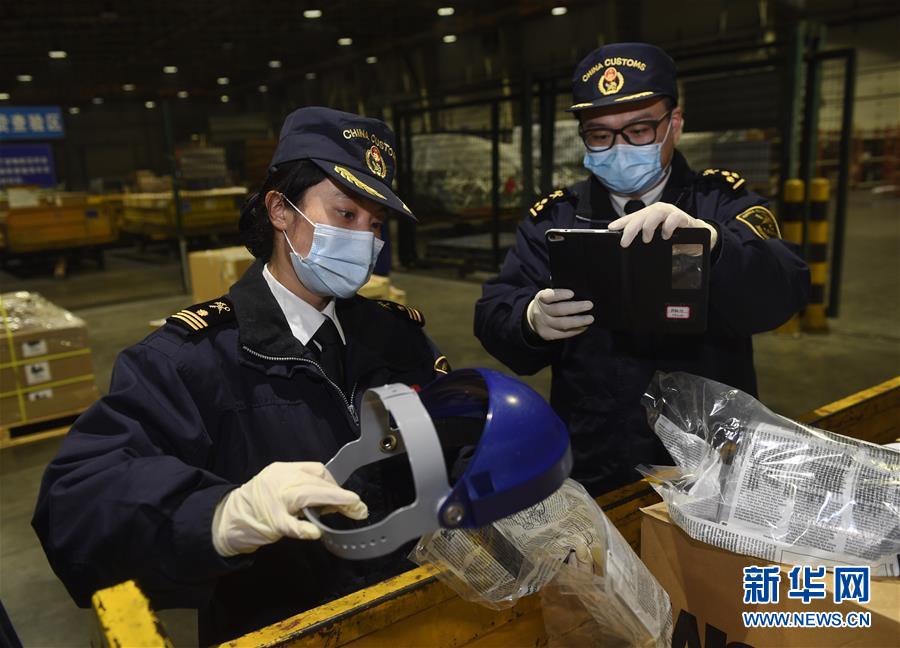 (聚焦疫情防控)(2)四川海外采購防控急需物資 海關通關“零延時”