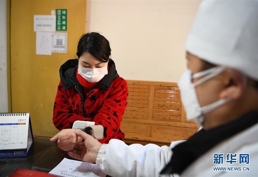 (抓好經(jīng)濟發(fā)展 應對復雜局面·圖文互動)(1)2500萬農(nóng)民工如何安全返崗?——農(nóng)民工大省四川復工觀察