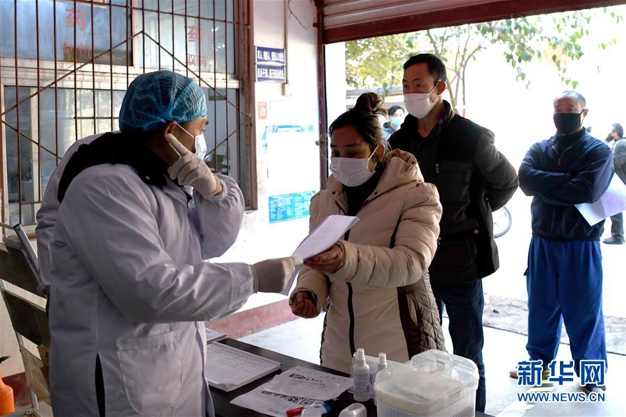 (抓好經(jīng)濟發(fā)展 應對復雜局面·圖文互動)(3)2500萬農(nóng)民工如何安全返崗?——農(nóng)民工大省四川復工觀察