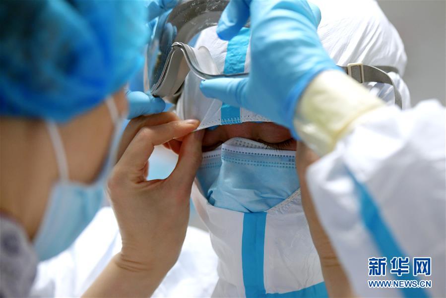 (新華全媒頭條·圖文互動)(10)“與國家同舟,與人民共濟”——新冠肺炎重癥救治同濟醫院戰“疫”直擊