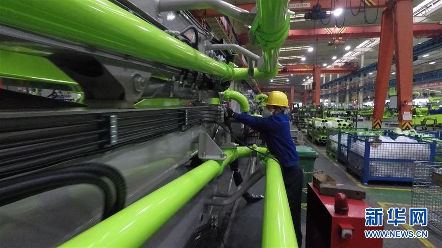 (圖文互動)(1)吃粉擼串,商圈“打卡”,動車出廠——湖南“標簽”復蘇記