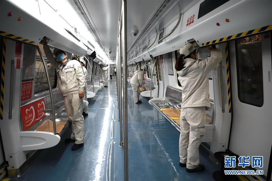 (圖文互動)(3)吃粉擼串,商圈“打卡”,動車出廠——湖南“標簽”復蘇記