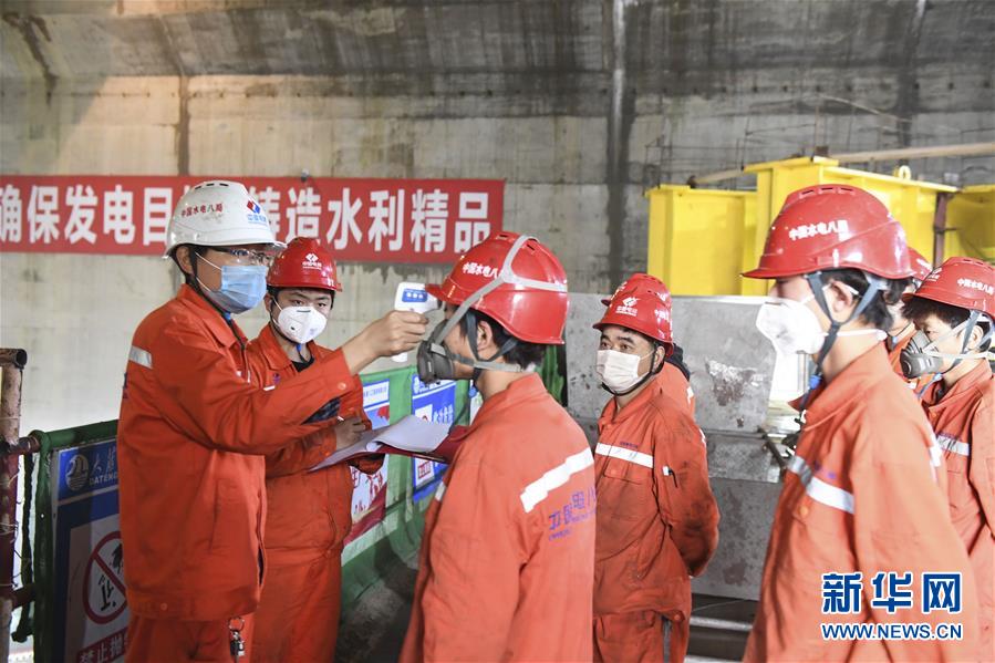 (抓好經濟發展 應對復雜局面·圖文互動)(1)把疫情造成的損失降到最小——廣西生產一線見聞