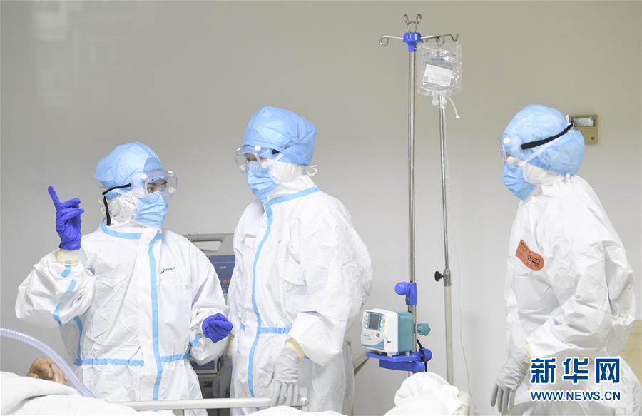 （一線抗疫群英譜·圖文互動）（2）“我已躬身入局，勢要共渡難關(guān)!”——戰(zhàn)“疫”一線醫(yī)生黃霞