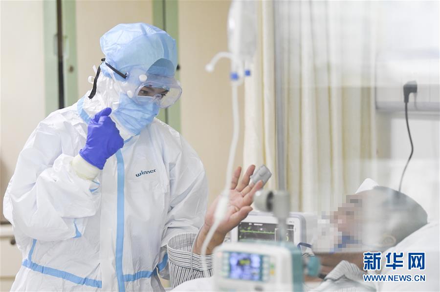 （一線抗疫群英譜·圖文互動）（9）“我已躬身入局，勢要共渡難關(guān)!”——戰(zhàn)“疫”一線醫(yī)生黃霞