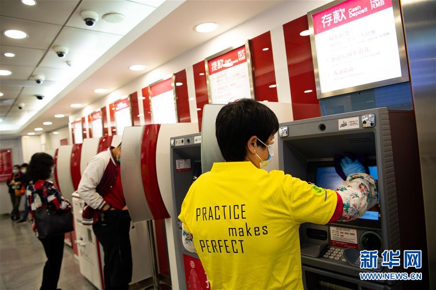 (XHDW·圖文互動)(3)澳門疫情防控工作初見成效 經(jīng)濟(jì)社會秩序逐漸恢復(fù)