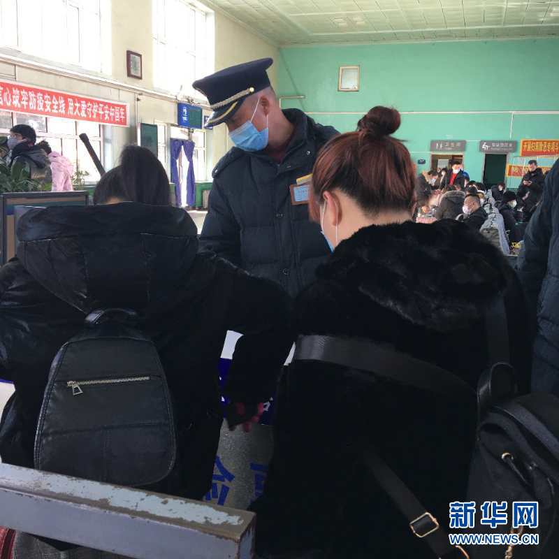 (新華網·圖文互動)(2)疫情下,小站鐵路安檢員收獲10多萬粉絲