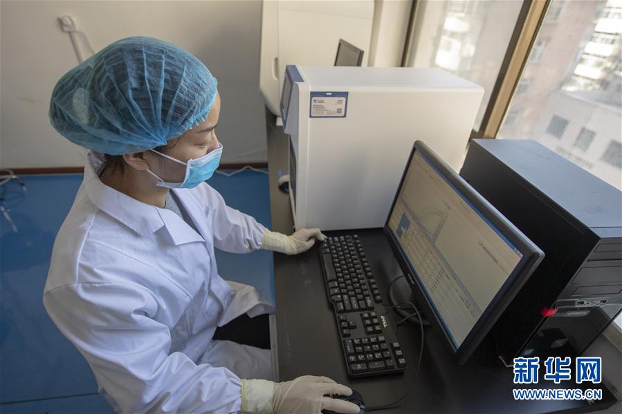 (一線抗疫群英譜·圖文互動)(2)“90后”檢驗員張慧變:每個樣本都是一份沉甸甸的責(zé)任