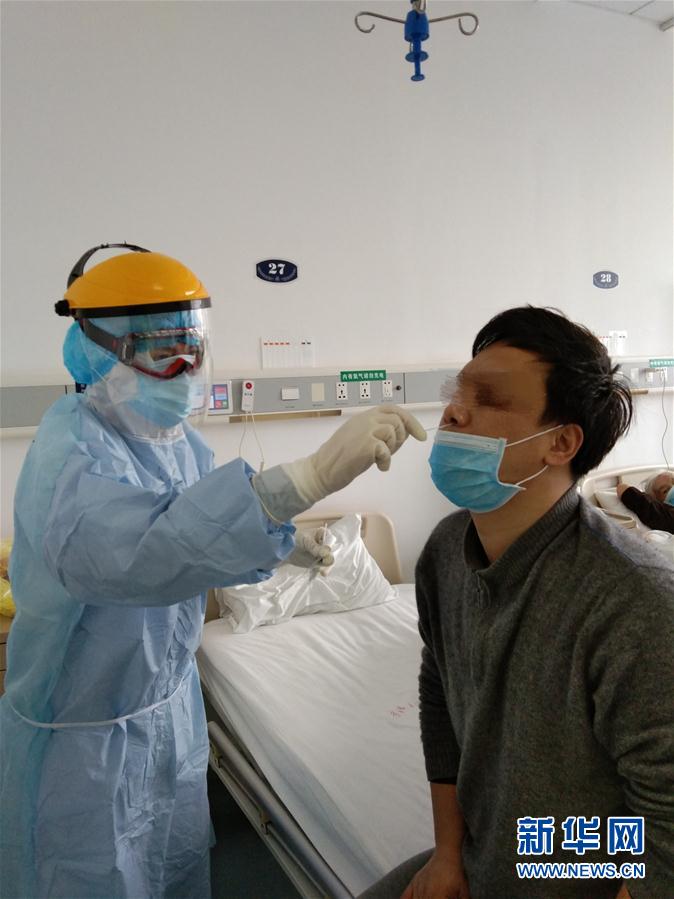 (在習近平新時代中國特色社會主義思想指引下——新時代新作為新篇章·習近平總書記關切事·圖文互動)(1)口罩擋不住你的美——戰(zhàn)“疫”一線巾幗掠影