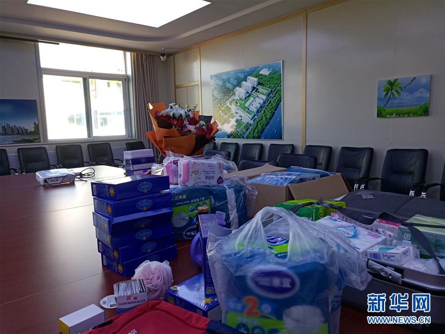 (在習近平新時代中國特色社會主義思想指引下——新時代新作為新篇章·習近平總書記關切事·圖文互動)(4)口罩擋不住你的美——戰(zhàn)“疫”一線巾幗掠影