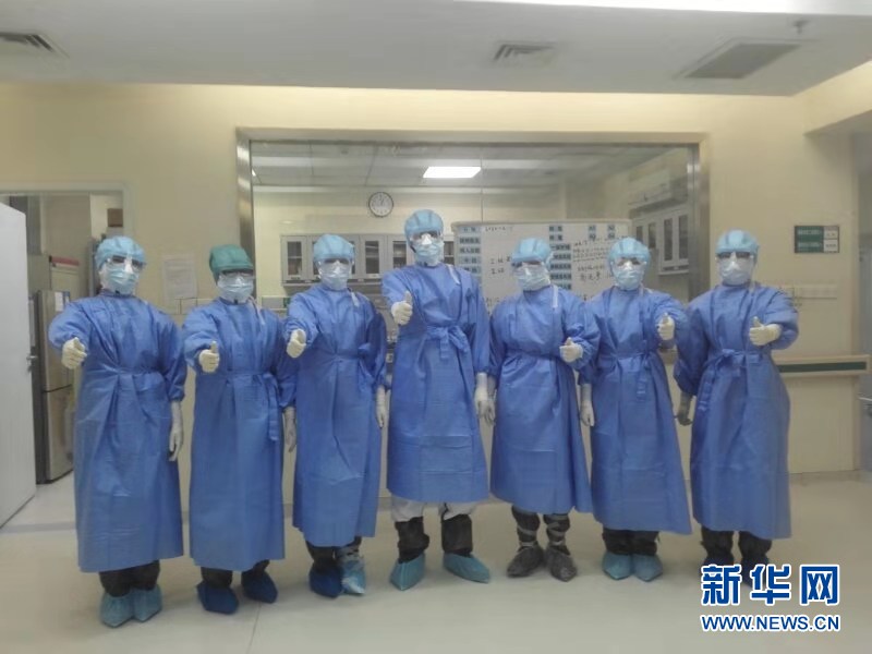 (在習近平新時代中國特色社會主義思想指引下——新時代新作為新篇章·習近平總書記關切事·圖文互動)(9)口罩擋不住你的美——戰(zhàn)“疫”一線巾幗掠影