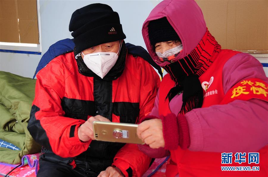 (習近平致敬的戰“疫”英雄·志愿者篇·圖文互動)(9)他們,微光成炬照征程