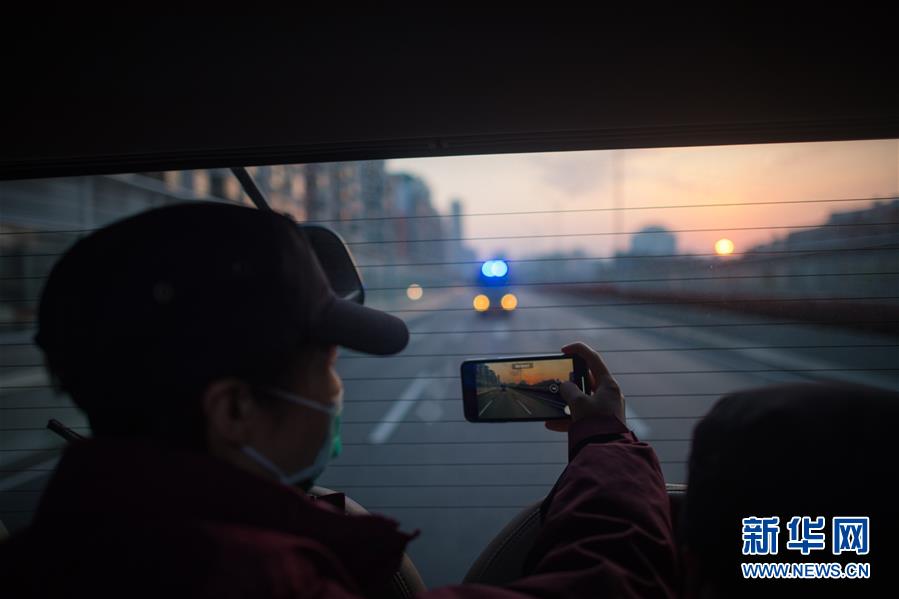 (新華全媒頭條·習近平致敬的戰“疫”英雄·武漢人民篇·圖文互動)(12)壯哉,大武漢——獻給英雄的武漢人民