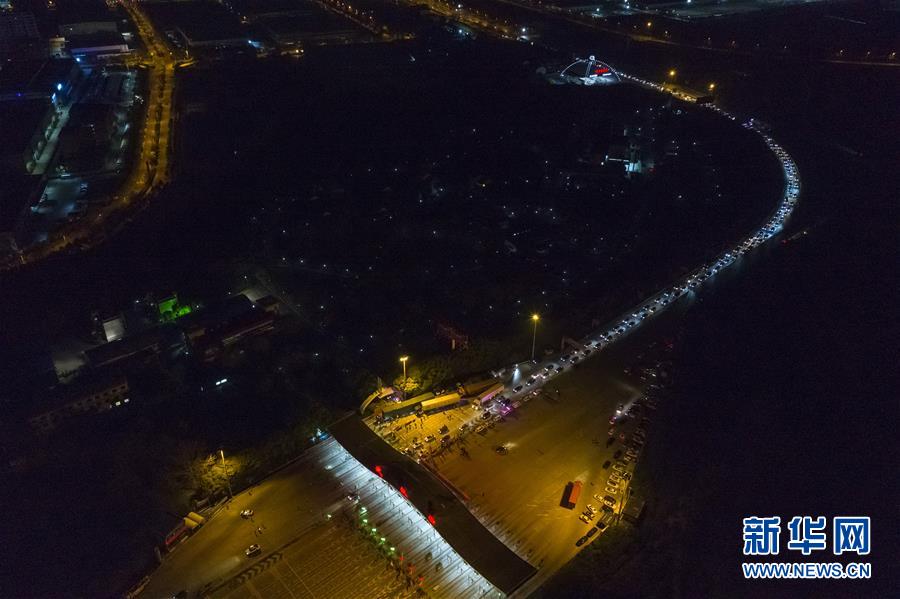 （新華全媒頭條·圖文互動(dòng)）（14）上下同心，守望相助——中國(guó)抗疫眾志成城的生動(dòng)實(shí)踐