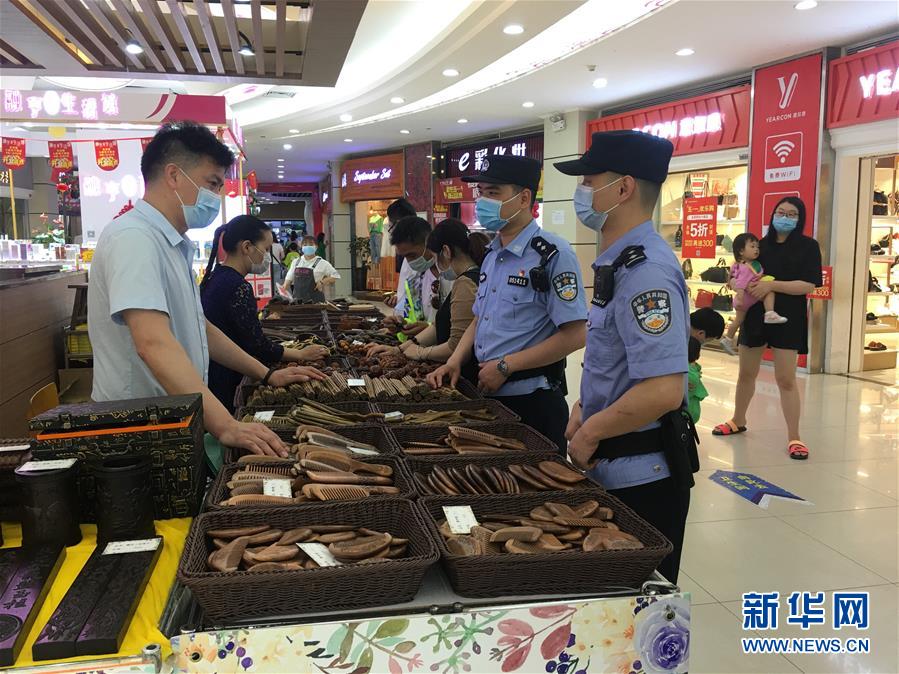 (新華全媒頭條·圖文互動)(2)戰斗在防疫最前沿——來自“五一”國際勞動節的致敬