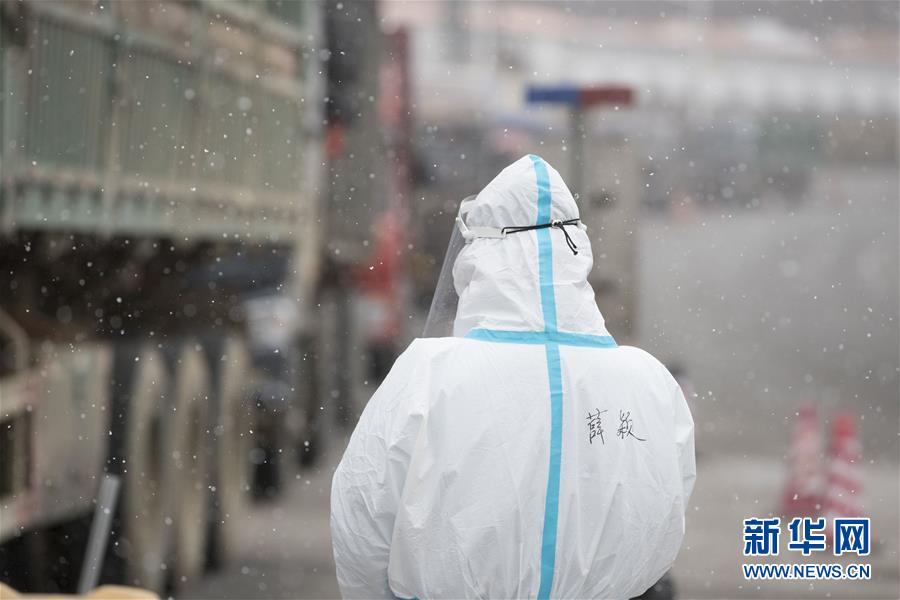 (新華全媒頭條·圖文互動)(7)戰斗在防疫最前沿——來自“五一”國際勞動節的致敬