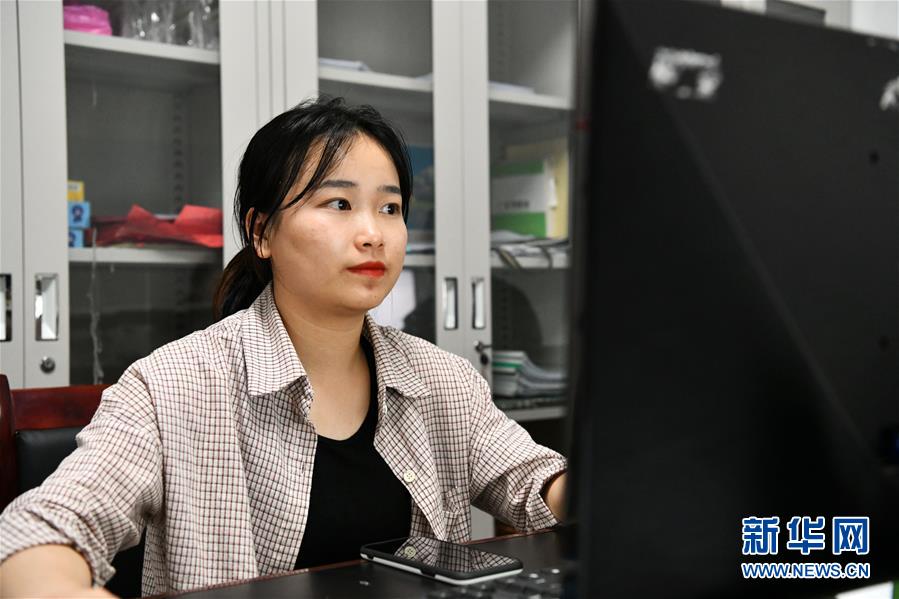 (決戰決勝脫貧攻堅·圖文互動)(1)月亮山女孩與她的“扶貧網格”