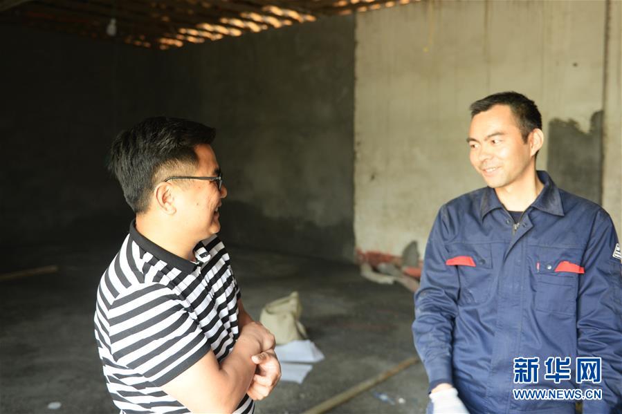 (決戰決勝脫貧攻堅·圖文互動)(5)理發師“修剪”鄉村游一團亂麻