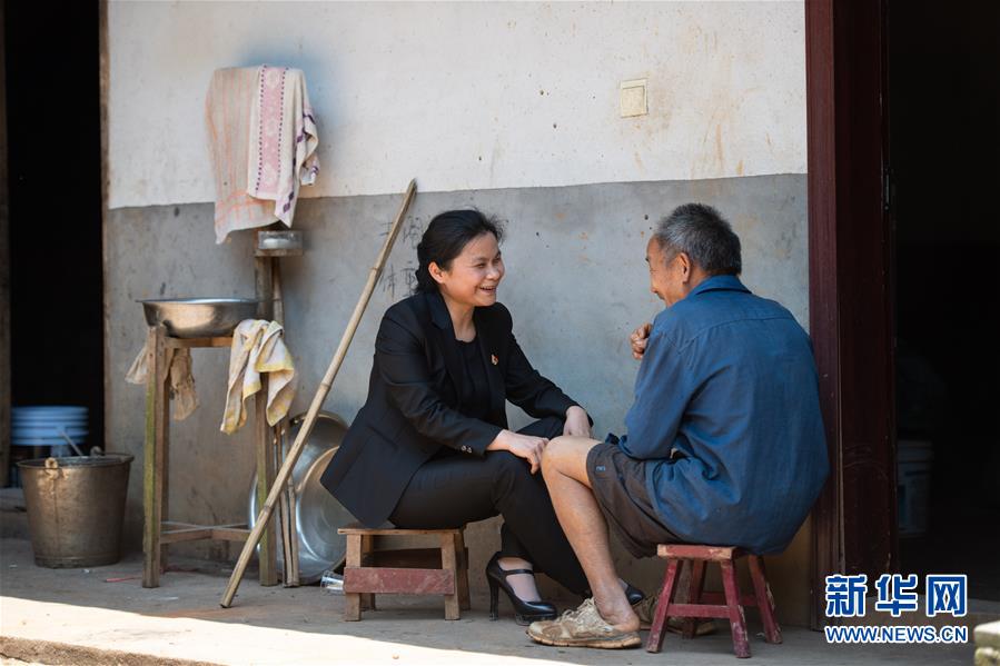 (圖文互動)(2)扶貧干部唐華容:治疾病也治“窮病”