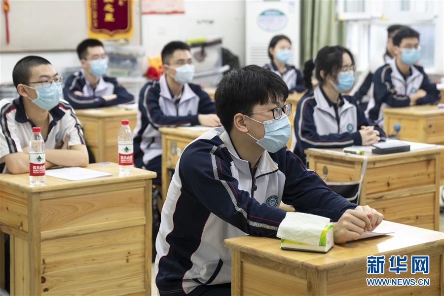 (在習近平新時代中國特色社會主義思想指引下——新時代新作為新篇章·習近平總書記關切事·圖文互動)(3)疫情防控不減壓 復工復產正加速——武漢“解封”滿月觀察