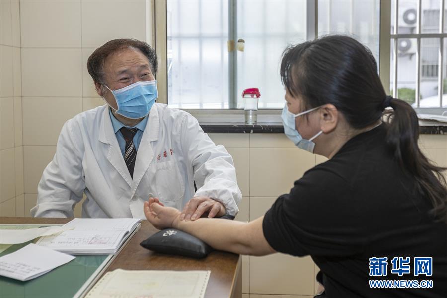 （代表委員履職·圖文互動）（4）“履職與行醫，都要精益求精”——全國政協委員吳煥淦履職記