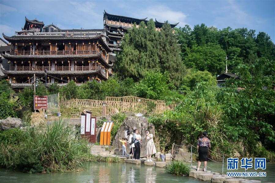 (圖文互動)(7)美了鄉村 富了山民——湖南崛起一批文旅特色小鎮