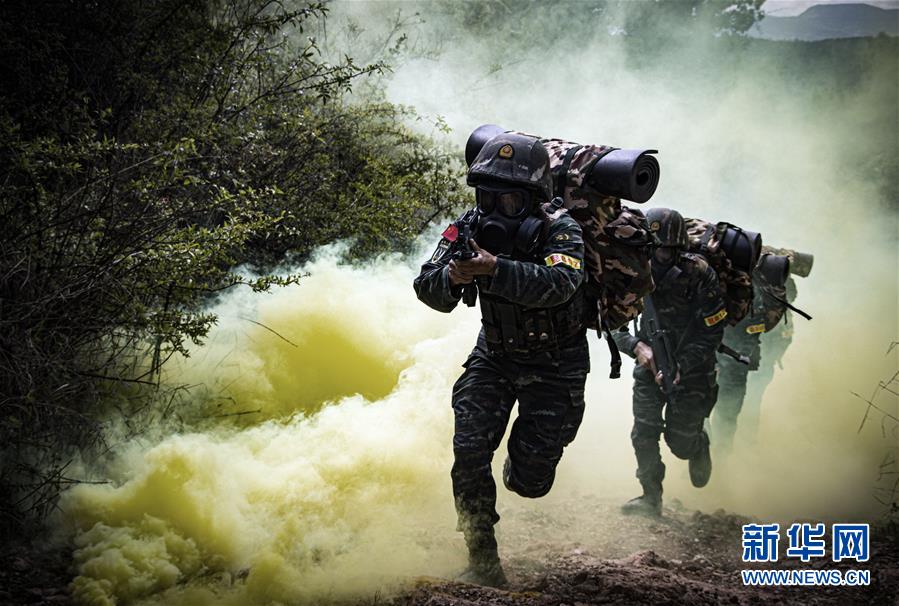 (圖文互動)(11)武警部隊(duì)抓好常態(tài)化疫情防控條件下“魔鬼周”極限訓(xùn)練