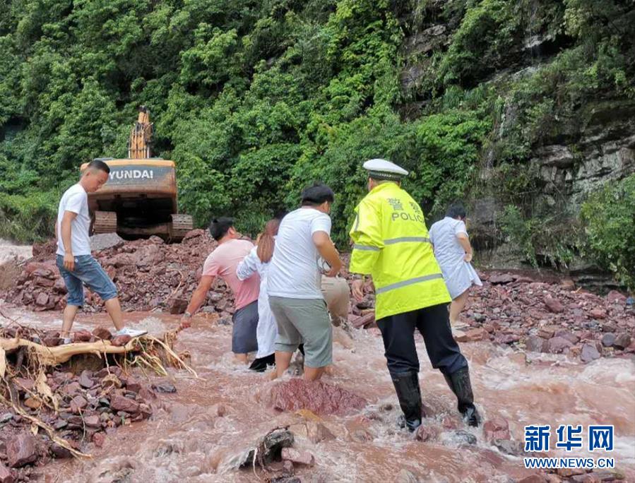 (新華全媒頭條·圖文互動(dòng))(11)把確保人民生命安全放在第一位——聚焦當(dāng)前我國(guó)防汛救災(zāi)工作