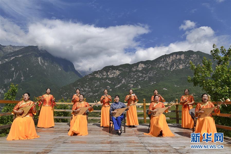 (圖文互動(dòng))(6)雪山草地展新貌——四川阿壩州脫貧奔小康紀(jì)實(shí)