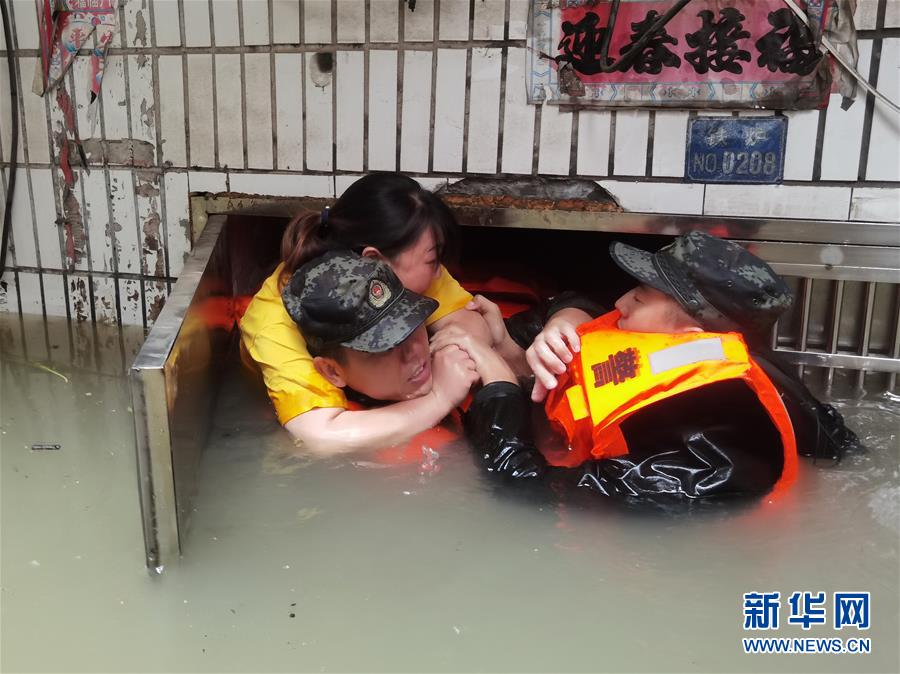 (圖文互動)(2)武警官兵持續奮戰多地洪澇災害搶險救援一線