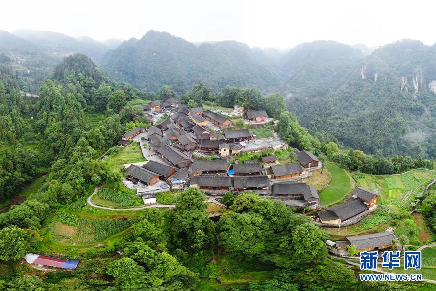 (新華全媒頭條·走向我們的小康生活·圖文互動(dòng))(7)那山,那人,那苗寨——十八洞村三代人的奮斗史