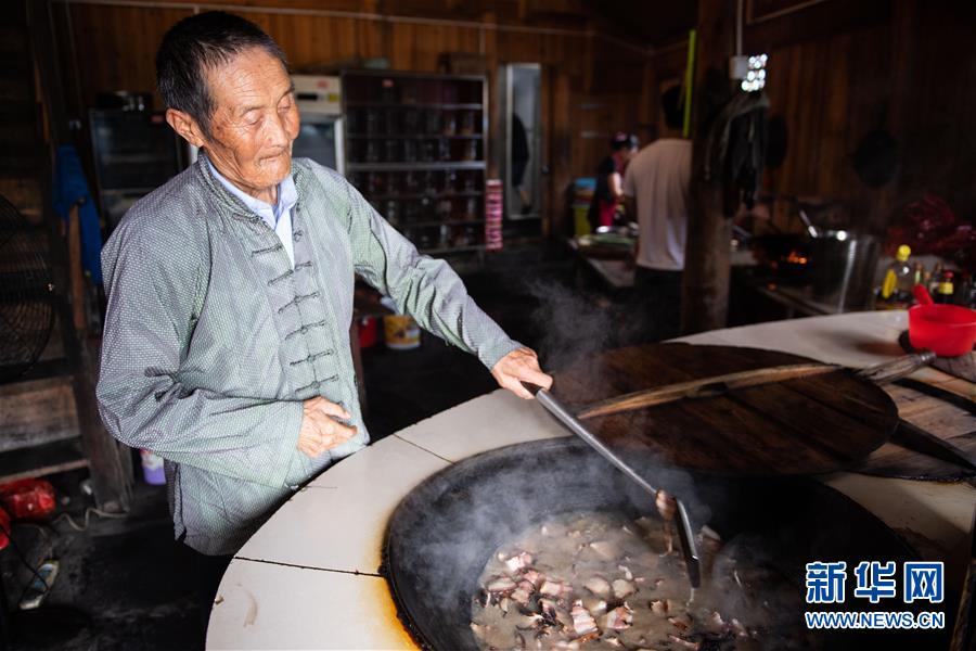 (新華全媒頭條·走向我們的小康生活·圖文互動(dòng))(8)那山,那人,那苗寨——十八洞村三代人的奮斗史
