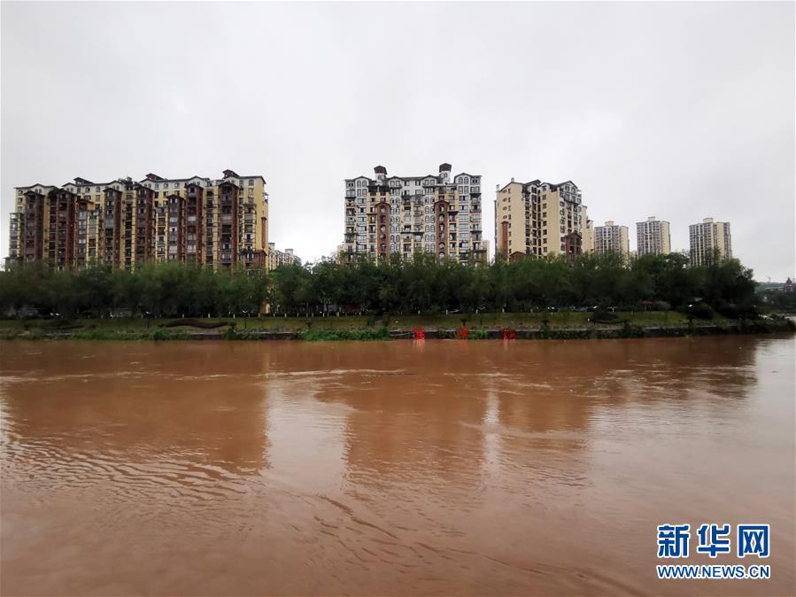 (圖文互動)(1)重慶6個區縣降暴雨 榮昌瀨溪河出現超保證水位洪水