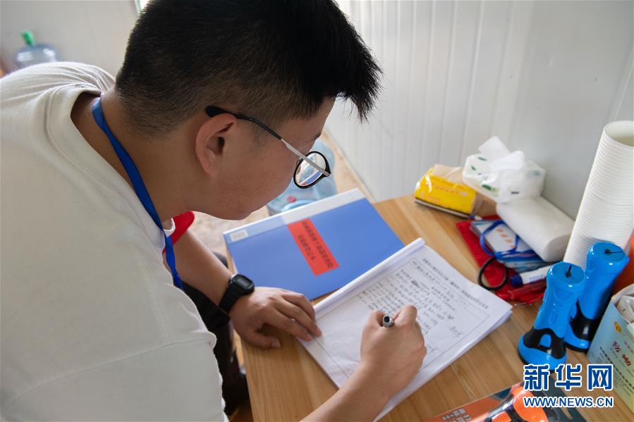 （防汛抗洪·圖文互動）（4）在大堤上成長，為人民守護——洪水中的青年“生力軍”