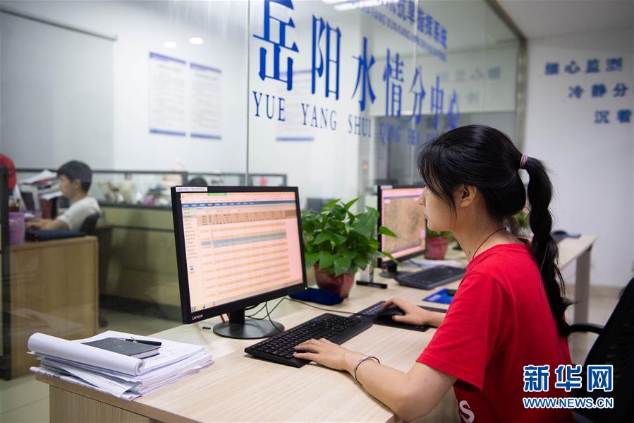 （防汛抗洪·圖文互動）（6）在大堤上成長，為人民守護——洪水中的青年“生力軍”