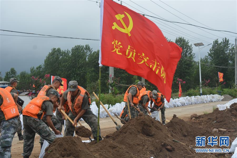 (防汛抗洪·圖文互動)(8)解放軍和武警抗洪搶險部隊各級黨組織充分發揮戰斗堡壘作用
