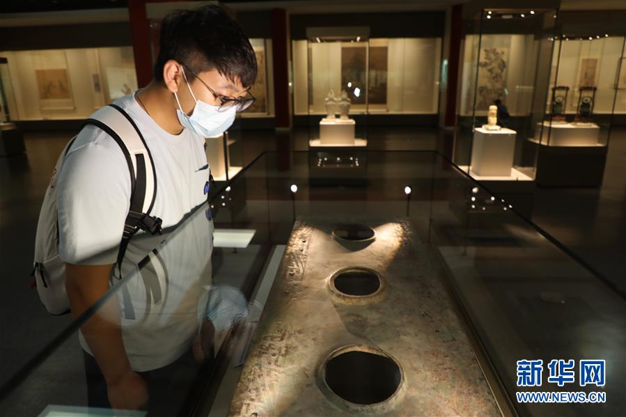 (圖文互動)(1)西周夔紋銅禁:從電解銅廠撿回拼成的國寶