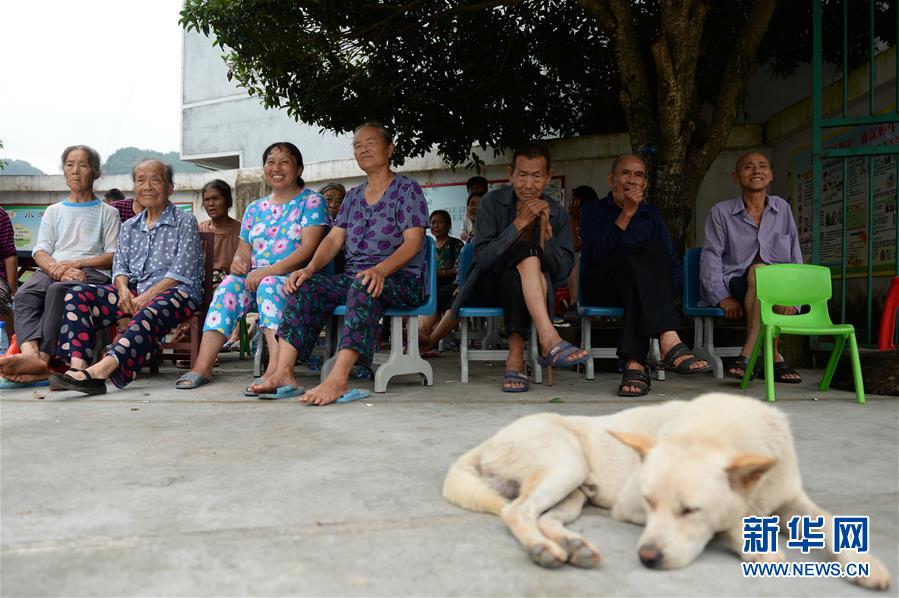 (在習近平新時代中國特色社會主義思想指引下——新時代新作為新篇章·習近平總書記關切事·圖文互動)(8)遮風雨 送安穩——受災群眾轉移安置中的暖心故事