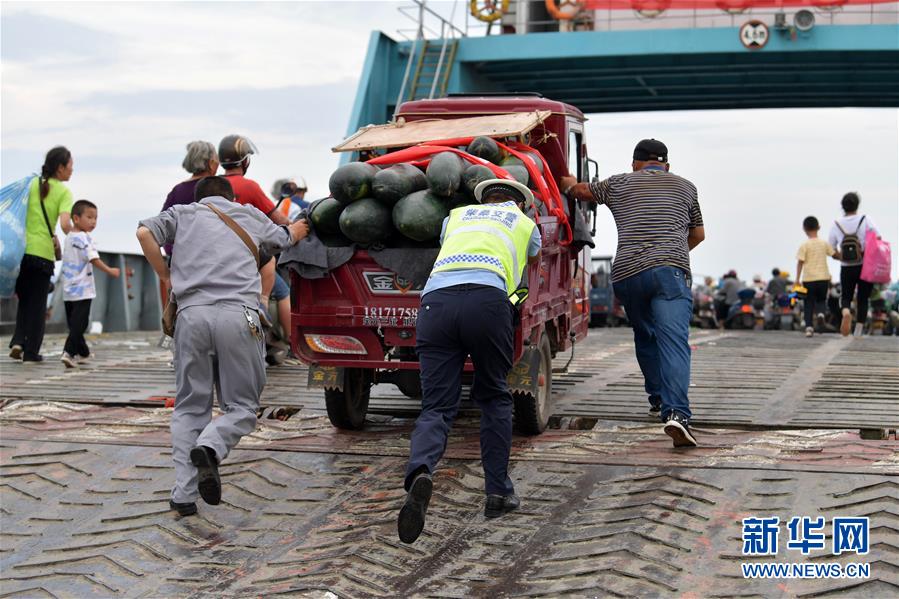 (新華全媒頭條·圖文互動(dòng))(3)百萬群眾大轉(zhuǎn)移——抗洪搶險(xiǎn)救援直擊