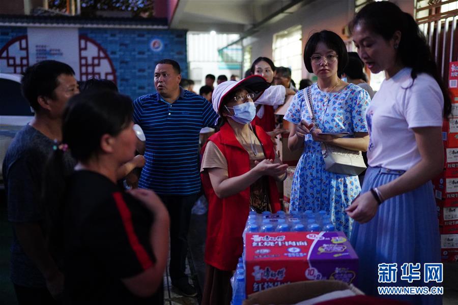 (新華全媒頭條·圖文互動(dòng))(9)百萬群眾大轉(zhuǎn)移——抗洪搶險(xiǎn)救援直擊