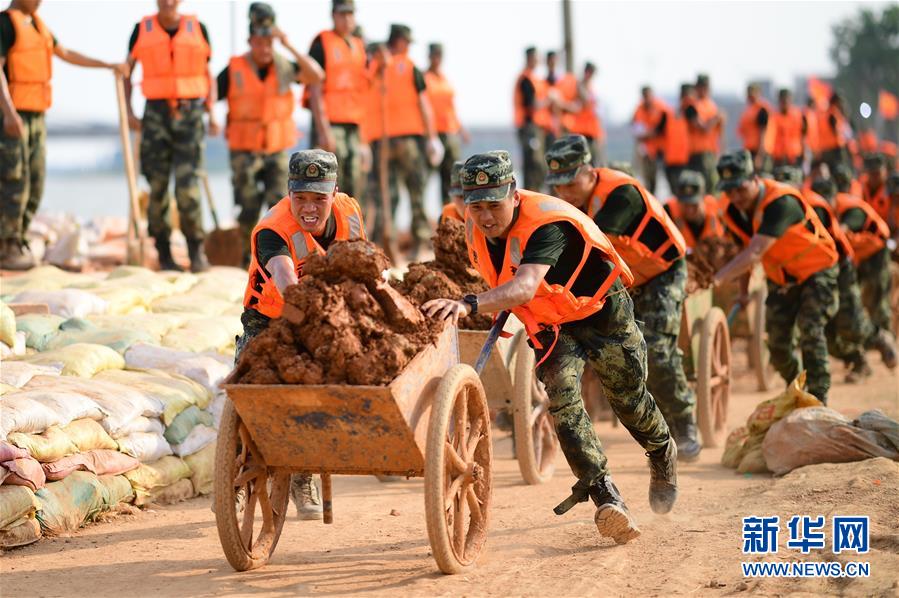 (新華全媒頭條·圖文互動(dòng))(11)百萬群眾大轉(zhuǎn)移——抗洪搶險(xiǎn)救援直擊