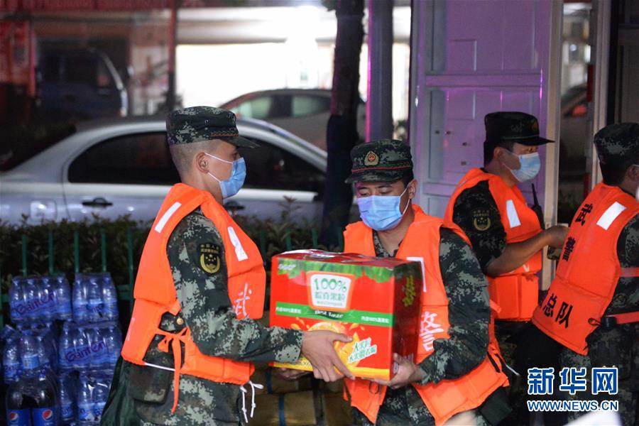 (新華全媒頭條·圖文互動(dòng))(12)百萬群眾大轉(zhuǎn)移——抗洪搶險(xiǎn)救援直擊