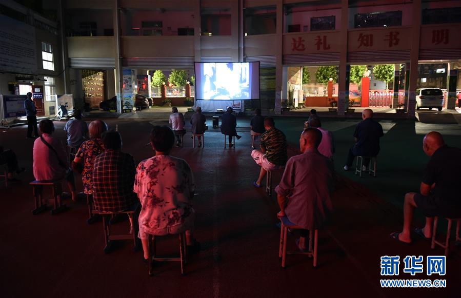 (新華全媒頭條·圖文互動(dòng))(15)百萬群眾大轉(zhuǎn)移——抗洪搶險(xiǎn)救援直擊