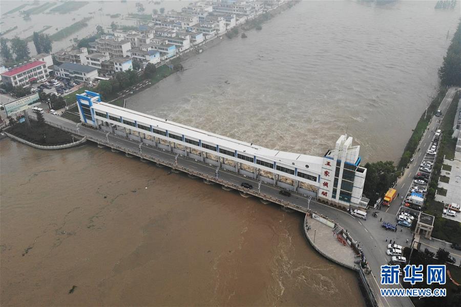 (防汛抗洪)(1)淮河王家壩閘開閘泄洪  蒙洼蓄洪區(qū)啟用