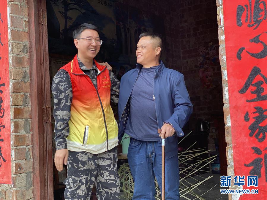 (在習(xí)近平新時(shí)代中國(guó)特色社會(huì)主義思想指引下——新時(shí)代新作為新篇章·習(xí)近平總書(shū)記關(guān)切事·圖文互動(dòng))(4)青春做伴,西部放歌——走近扎根西部建設(shè)邊疆的大學(xué)生們