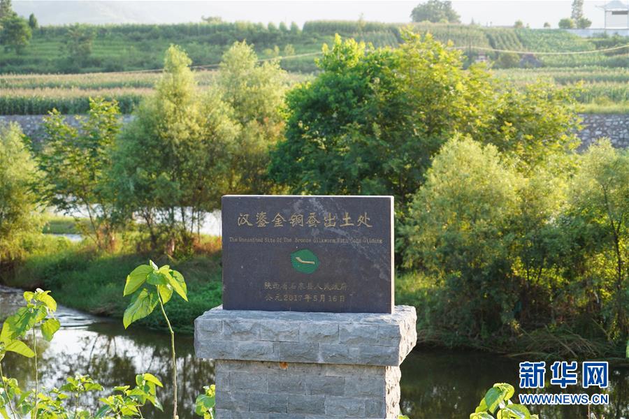 （走向我們的小康生活·圖文互動）（5）綠了青山，紅了日子——秦巴山區群眾繪出小康“調色板”